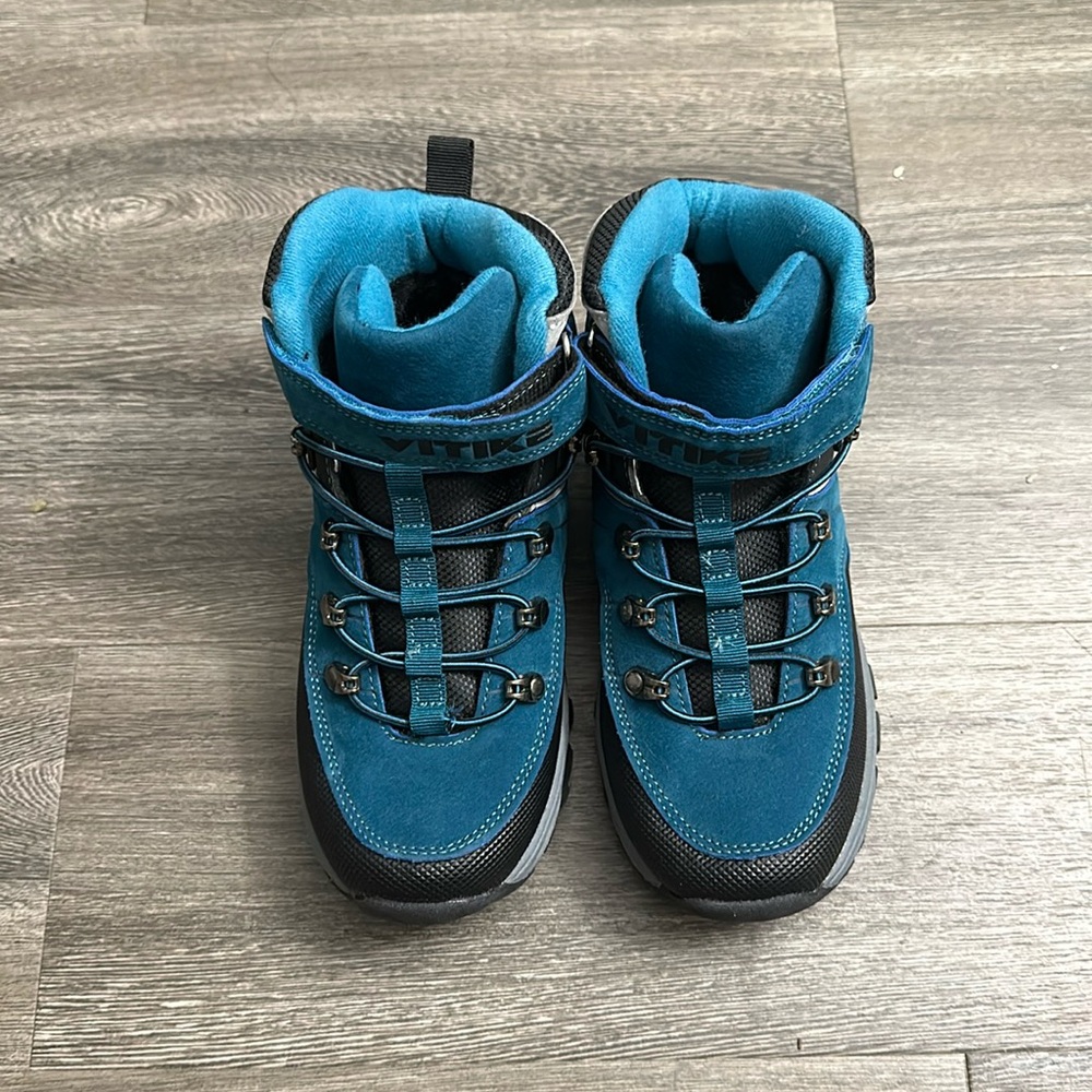Vitike boys hikingwinter snow boots size 6 big boy or size 37